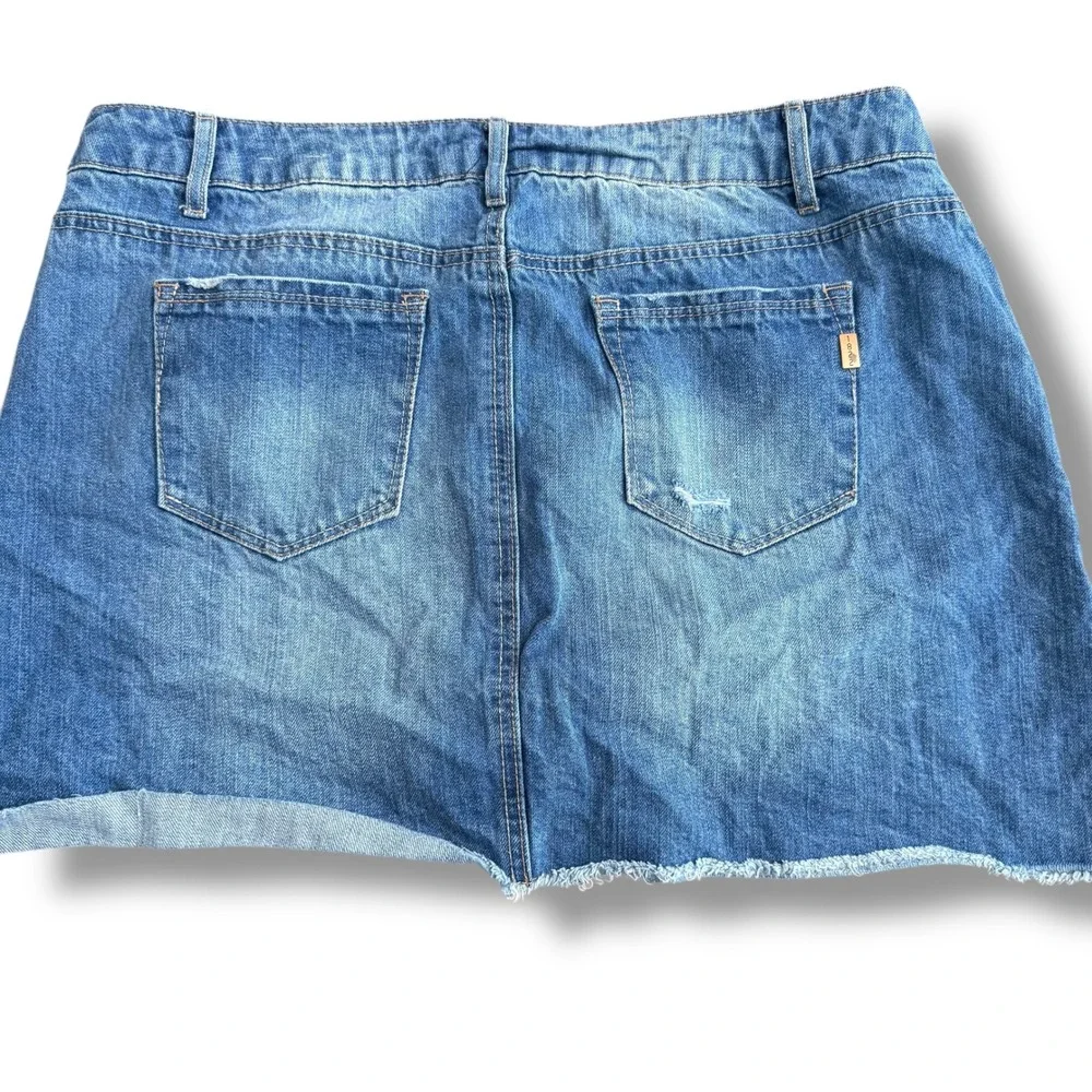 1822 Denim Distressed Blue Jean Skirt Women's Size 16 Cuffed Raw Hem‎